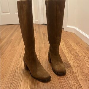 Brown Heeled Boots with Classic Silhouette